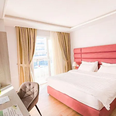 Luna * Golem (Tirana)