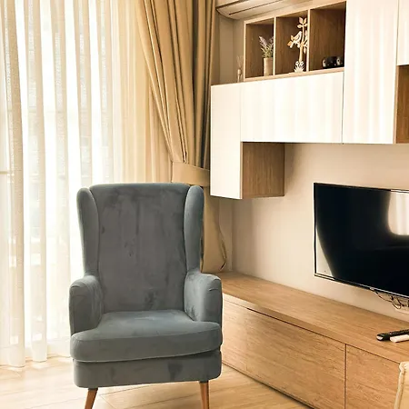 Luna * Golem (Tirana)