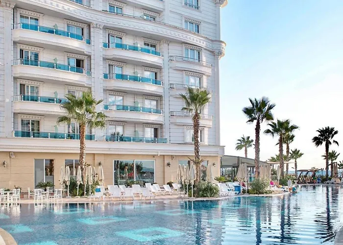 Luna * Golem (Tirana)