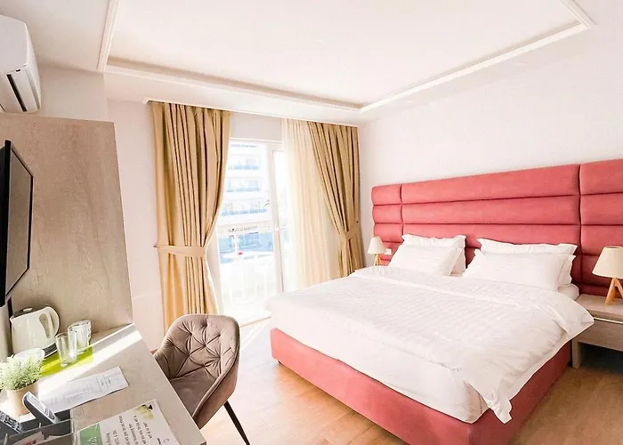 Luna * Golem (Tirana)