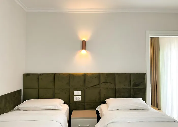 Luna * Golem (Tirana)