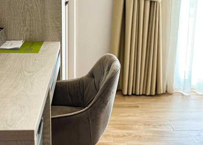 Luna * Golem (Tirana)