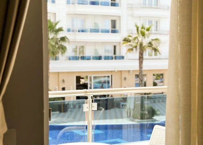 Luna * Golem (Tirana)